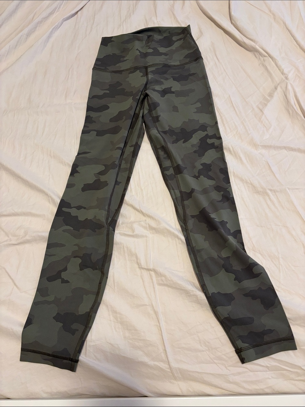 Like new Lululemon align High-Rise Leggings - Olive green camo size 4
